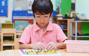 kid playing and learning at a montessori classroom